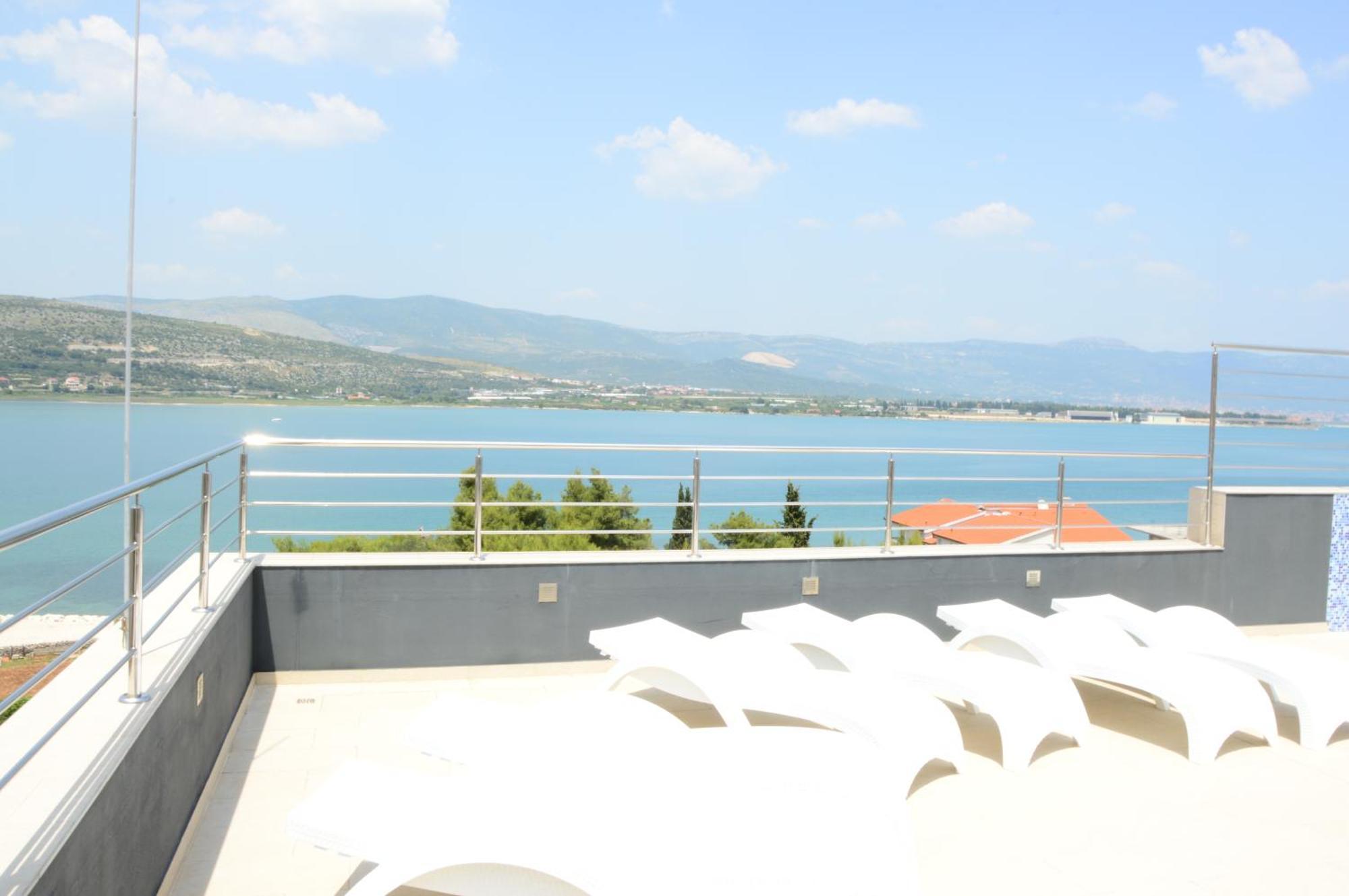 Apartments Exclusive Palace II Τρογκίρ Εξωτερικό φωτογραφία